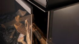 Detalhe de abertura da porta do ecuperador de calor de três lados BIOJAQ DRU MAESTRO