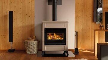 Salamandra a lenha para aquecimento de ar BIOJAQ PZT ELSA STAR em café com leite