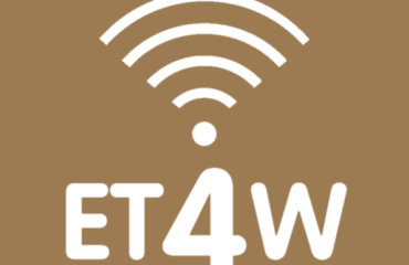 ET4W A tecnologia EasyTech4Wood permite o controlo automático de todas as funções do fogo a lenha, através de um comando à distância ou de uma aplicação para smartphone ou tablet.